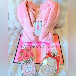🩷🩷Victoria’s Secret Women's Pink Plush Robe🩷🩷